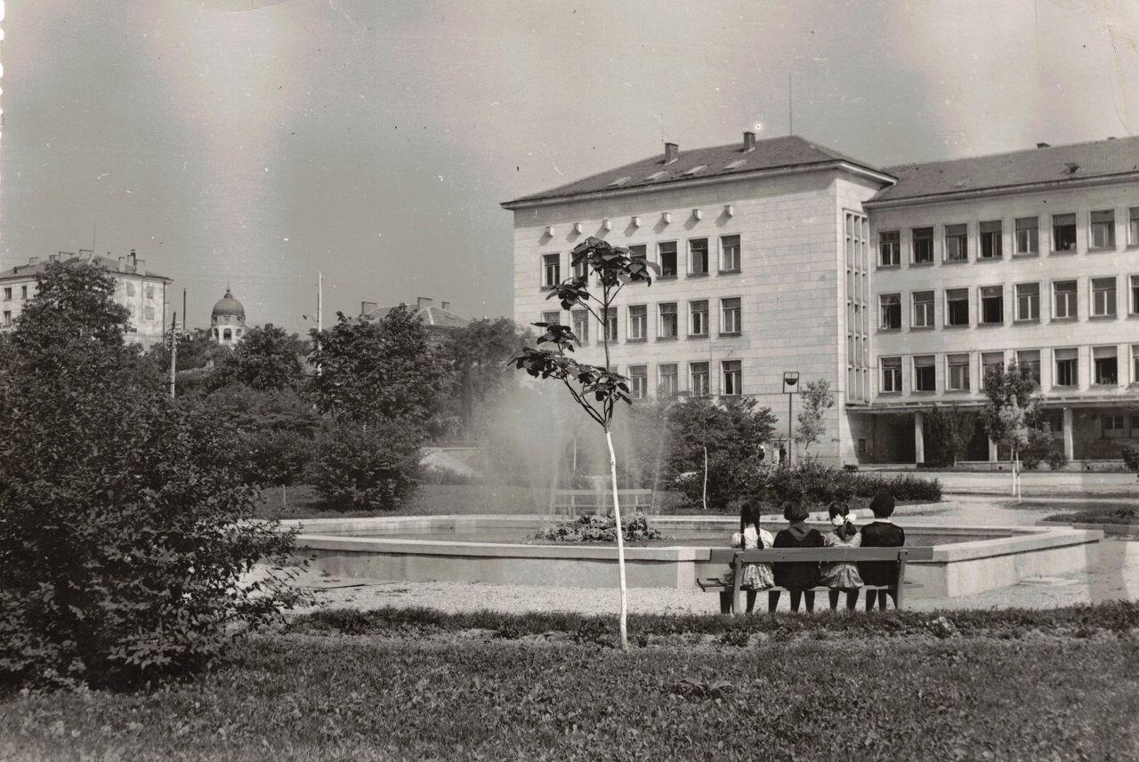 Сградата на училището - архив на Регионална библиотека "Захарий Княжески" - Стара Загора